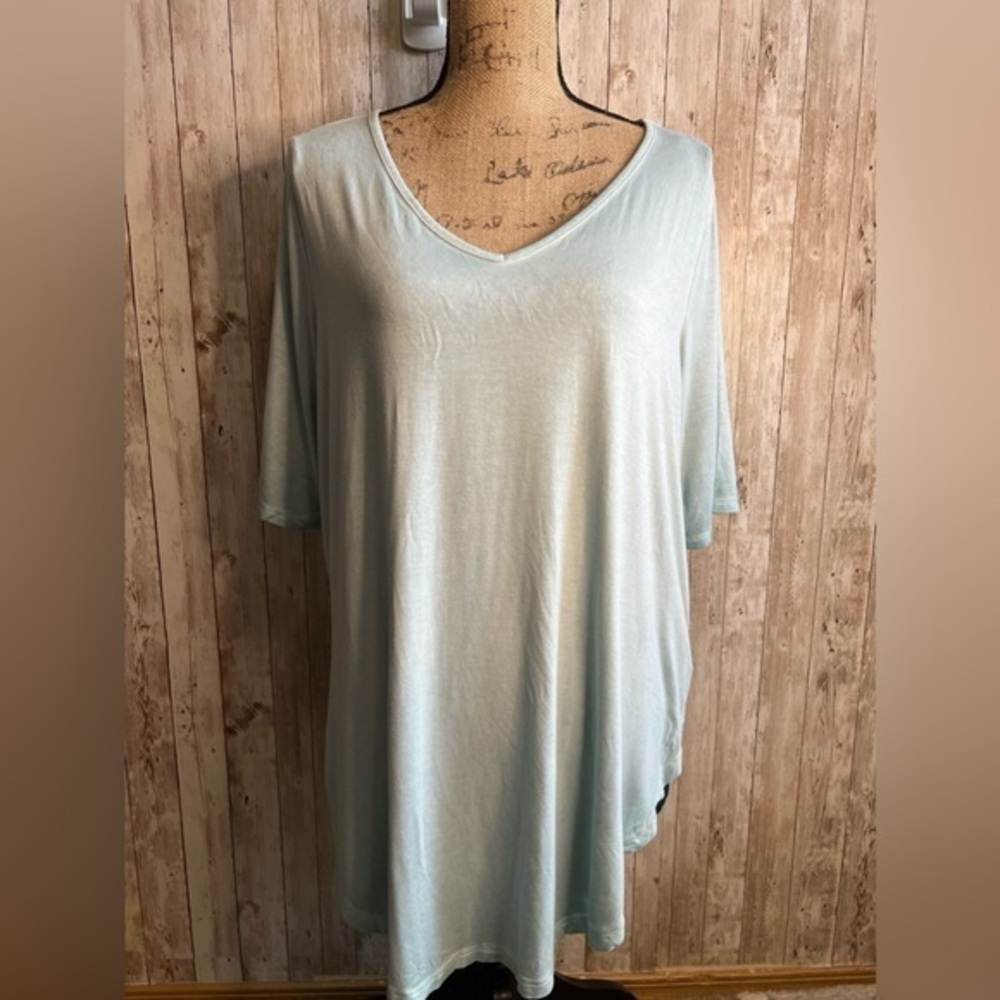 🐺 Torrid Blue Ombré Super Soft Knit V-neck Shirt